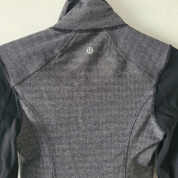 Lululemon Asana Full Zip Herringbone Black and Gray‎ Jacket Size 2 - Picture 8 of 9